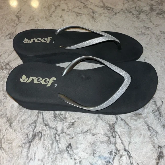Reef Women’s Krystal Star Wedge Black Silver Thong Sandals Flip Flop Size 7 EUC - Picture 4 of 6